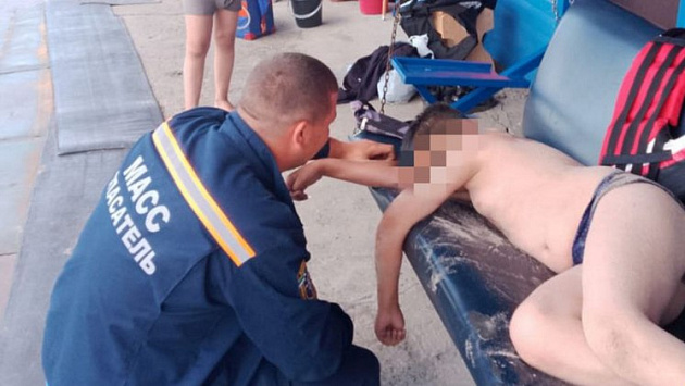 Двух 11-летних мальчиков спасли из воды около пляжа «Бумеранг» в Новосибирске