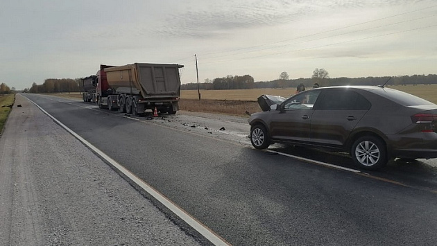 На дороге Новосибирск – Павлодар 44-летний водитель врезался в грузовик со щебенкой и погиб