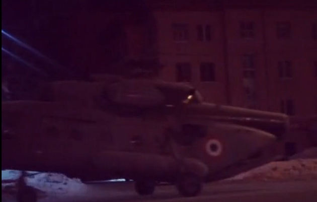 В Новосибирске по улице Дуси Ковальчук провезли боевые вертолёты