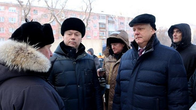 Полпред президента Анатолий Серышев посетил место взрыва газа в доме в Новосибирске