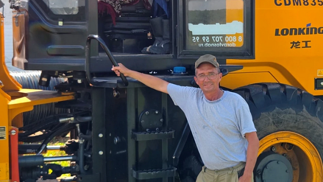 Тракторист из Новосибирской области получил высокую награду за 25-летний труд