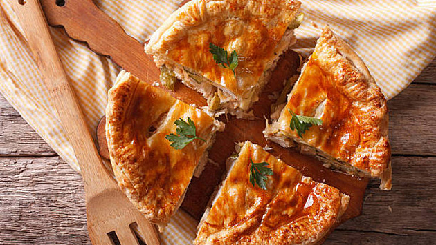 Повар из Новосибирска приготовила пирог с курицей для Агзамова и Ивлева