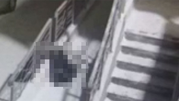 Тело женщины обнаружили под окнами многоэтажки в Кировском районе Новосибирска