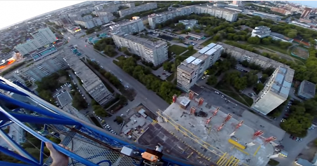 Новосибирские руферы забрались на 110-метровый кран