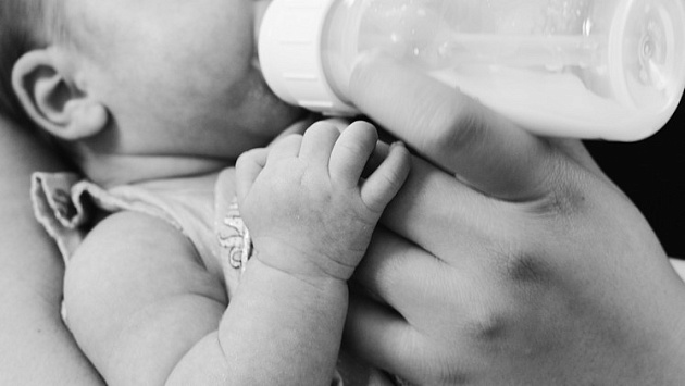 Новосибирских врачей наказали за выдачу младенцу просроченного молочного питания