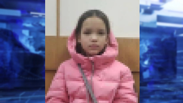 В Новосибирске школьницу пять часов удерживали в подсобке магазина из-за конфеты