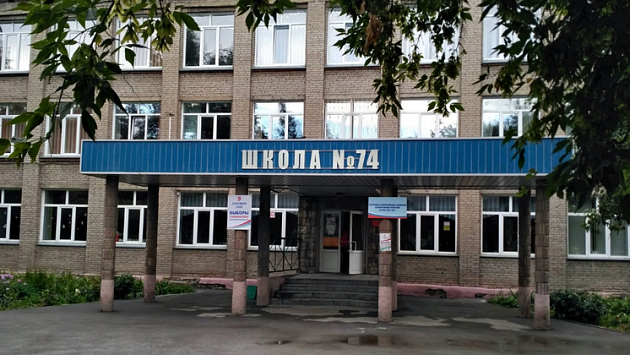 Сотни учеников эвакуировали из школы № 74 в Новосибирске