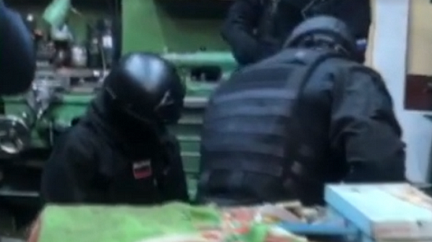 Под Новосибирском в гараже мужчины устроили подпольный оружейный завод
