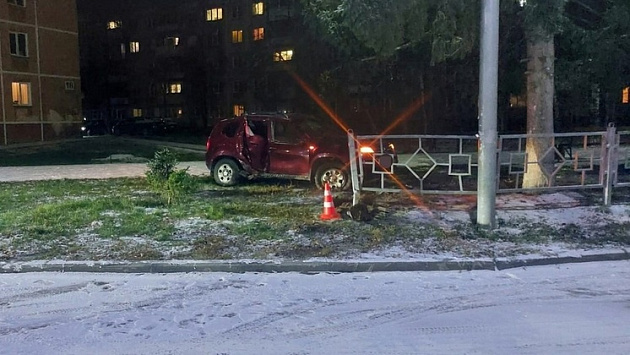  В Бердске водитель иномарки потерял управление и вылетел на разделяющий газон