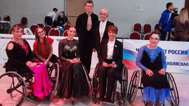 На чемпионате страны по танцам на колясках бронзу завоевала новосибирская спортсменка