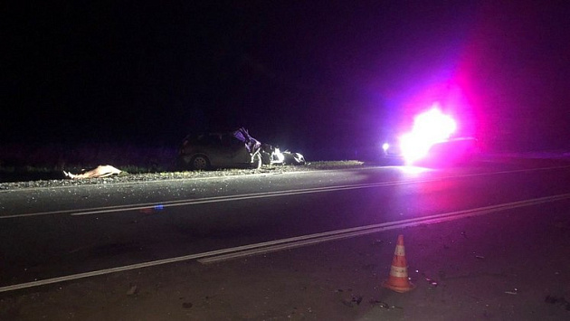 Под Новосибирском пассажирка легкового автомобиля погибла в аварии с КамАЗом