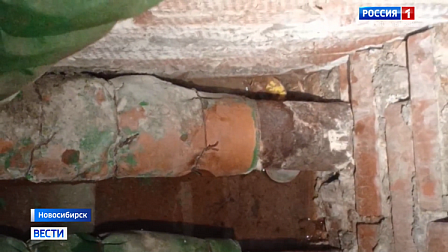 Новосибирцы остались без тепла и с затопленным подвалом из-за бесхозной трубы