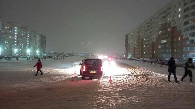 В Новосибирске водитель сбил четырёхлетнего мальчика на санках