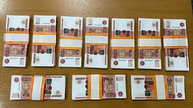 В Новосибирске сотрудница полиции продавала ритуальщикам данные об умерших