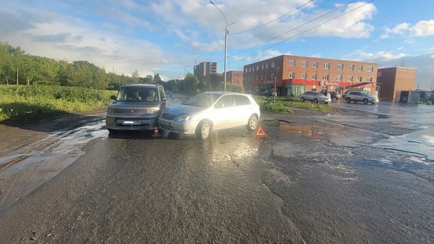В Новосибирске трехлетний ребенок пострадал в аварии двух автомобилей