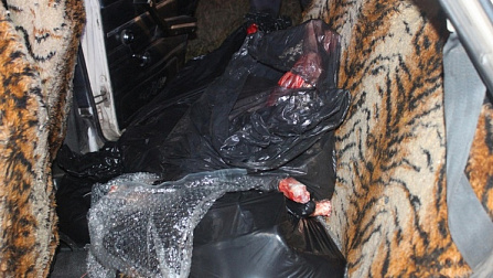Мужчину с мешками мяса задержали в Новосибирской области