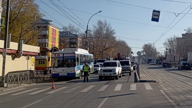 В Новосибирске машина сбила 11-летнюю девочку на пешеходном переходе