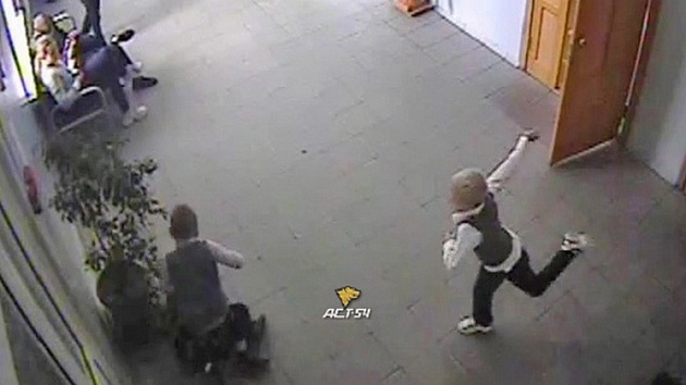 В Новосибирске следователи начали проверку после избиения 8-летнего мальчика в школе