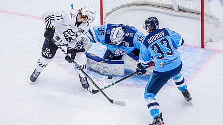 «Сибирь» уступила в домашнем матче челябинскому «Трактору»