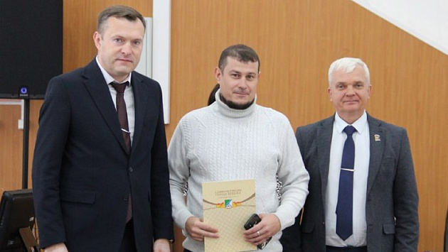 Мэр Бердска поблагодарил горожанина, спасшего ребёнка от падения с высоты