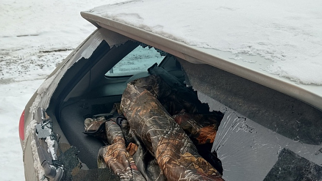 Разъярённый таксист разбил новосибирцу заднее стекло автомобиля