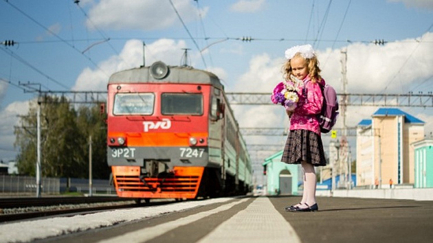 Новосибирские школьники и студенты смогут ездить в пригородных поездах за полцены