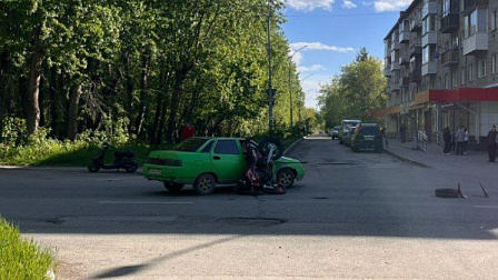 В Новосибирске юный мотоциклист попал в больницу после столкновения с машиной