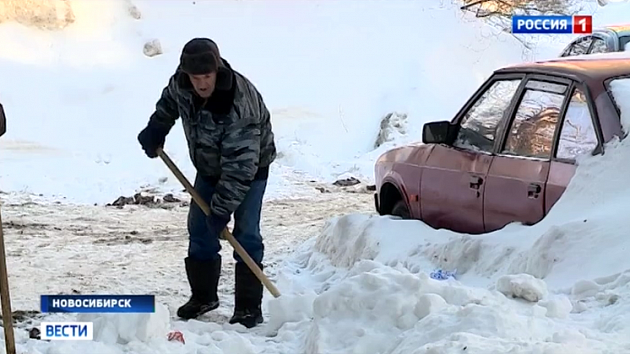 Новосибирским коммунальщикам выписали предупреждения за плохую уборку снега