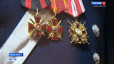 Мундиры сотрудников органов Госбезопасности показали на выставке в Новосибирске