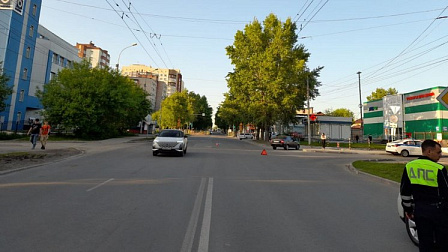 В Новосибирске Lada сбила перебегавшего дорогу восьмилетнего мальчика
