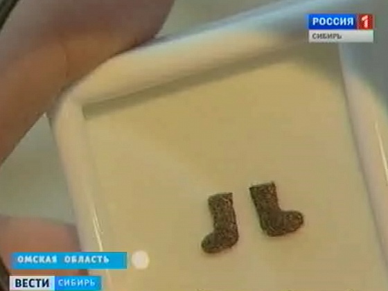 Омские мастера сваляли самые маленькие в мире валенки