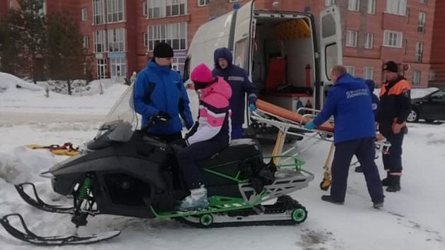 В Новосибирске лыжницу увезли в больницу после катания на Ключ-Камышенском плато