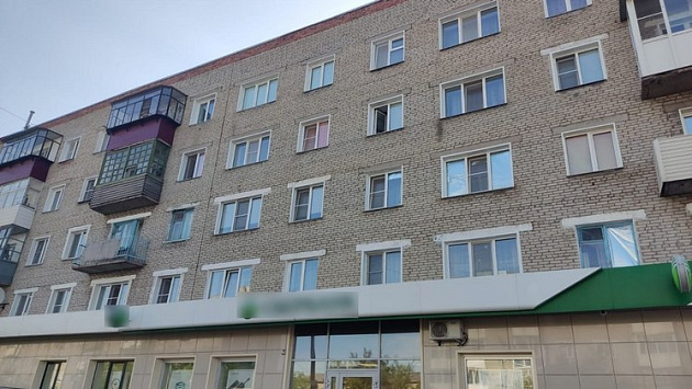 В Новосибирской области пятилетний мальчик выпал из окна четвертого этажа