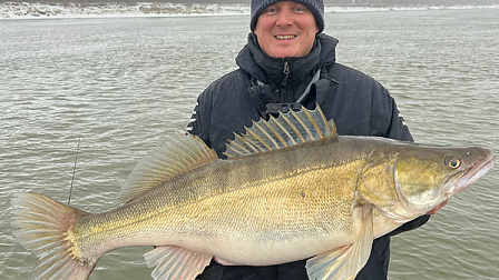 Новосибирский рыбак поймал большого судака весом более 10 килограммов