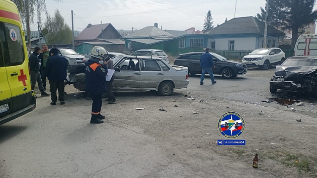 В Новосибирске 71-летний водитель пострадал при столкновении двух автомобилей 