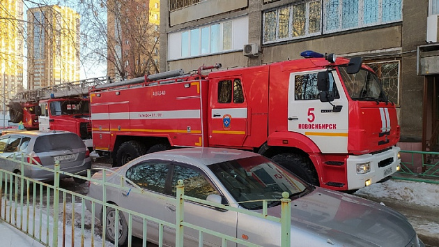 Пожарные потушили возгорание в многоквартирном доме Новосибирска