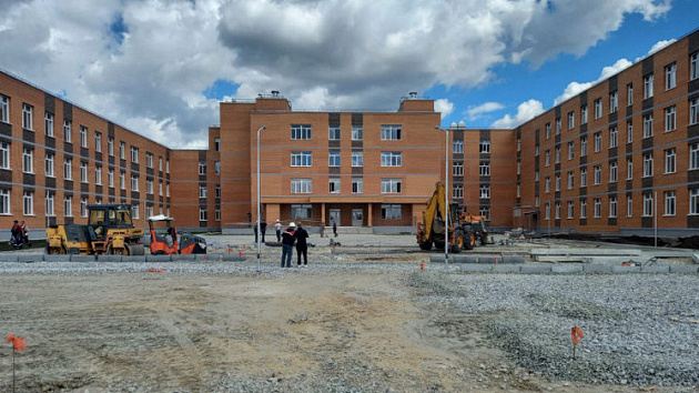 Строительство школы и амбулатории завершают в селе под Новосибирском