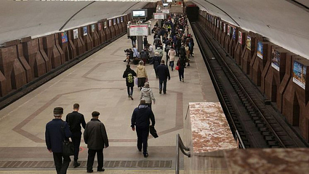 В Новосибирске 50-летний мужчина умер на перроне станции метро «Площадь Маркса»