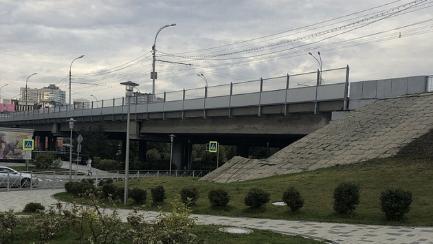 На отремонтированном мосту в центре Новосибирска появится подсветка