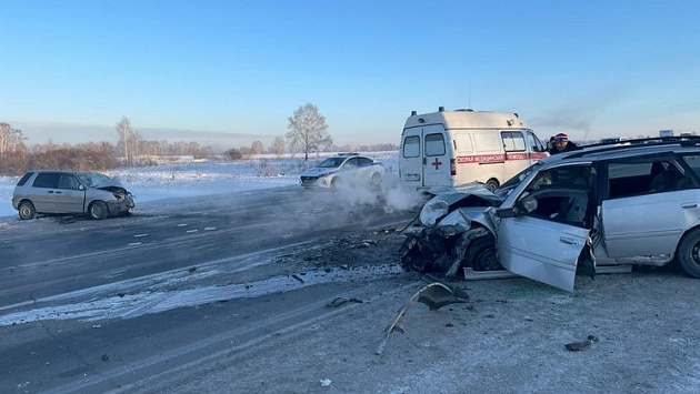 35-летний пассажир Toyota Raum погиб в аварии под Новосибирском