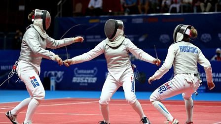 Новосибирские фехтовальщики привезли три бронзовые медали с Кубка мира