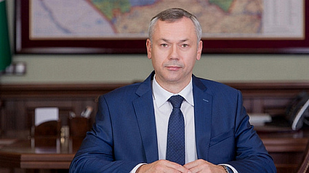 Губернатор Андрей Травников поздравил учителей с профессиональным праздником