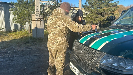 Нерадивый новосибирец вспомнил о долге перед сыном после ареста грузовика