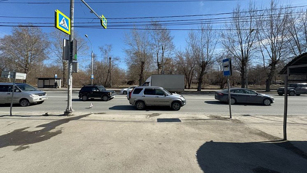 В Новосибирске машина сбила десятилетнего велосипедиста на пешеходном переходе