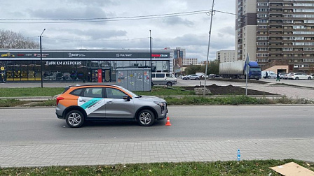 В Новосибирске автомобиль каршеринга сбил 10-летнюю девочку на улице Виктора Уса