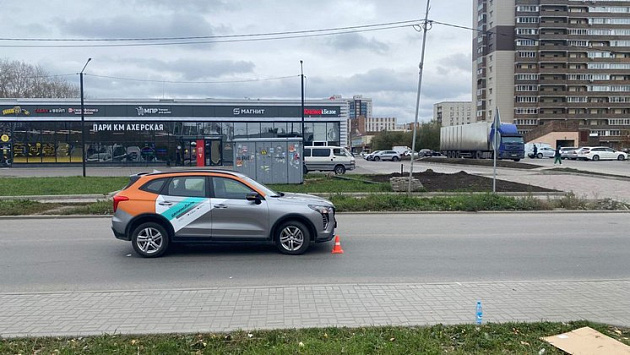 В Новосибирске автомобиль каршеринга сбил 10-летнюю девочку на улице Виктора Уса
