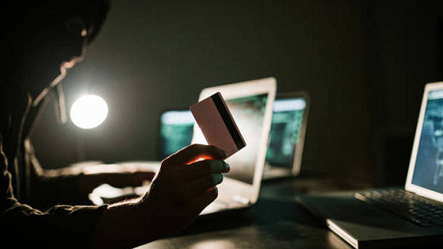 Вышедший из тюрьмы новосибирец украл со счёта сестры почти 300 тысяч рублей