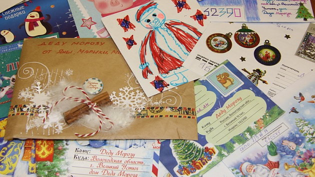 Жители Новосибирской области отправили Деду Морозу более 100 килограммов писем 