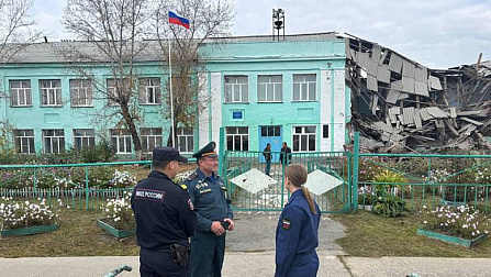 Замглавы администрации предъявили обвинение за обрушение школы в Татарске