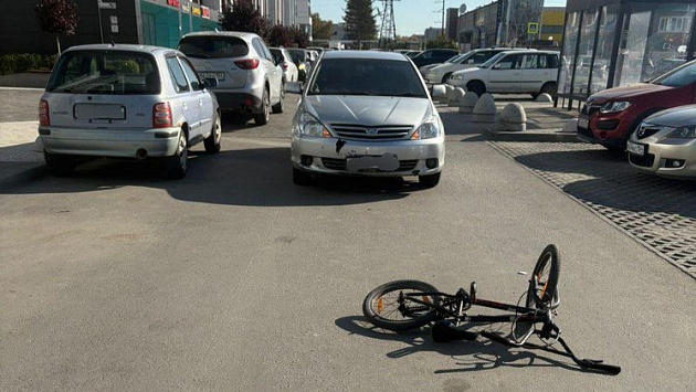 В Новосибирске машина сбила велосипедиста на улице Николая Островского